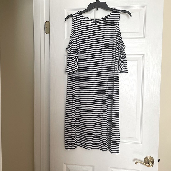 Black & white striped cold shoulder dress with bell sleeve - Picture 1 of 4